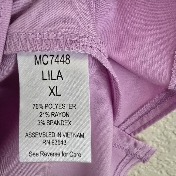 MedCouture NWT Lilac V Neck Scrub Top with Stretchy Rib Knit Shoulders XL - Picture 9 of 10
